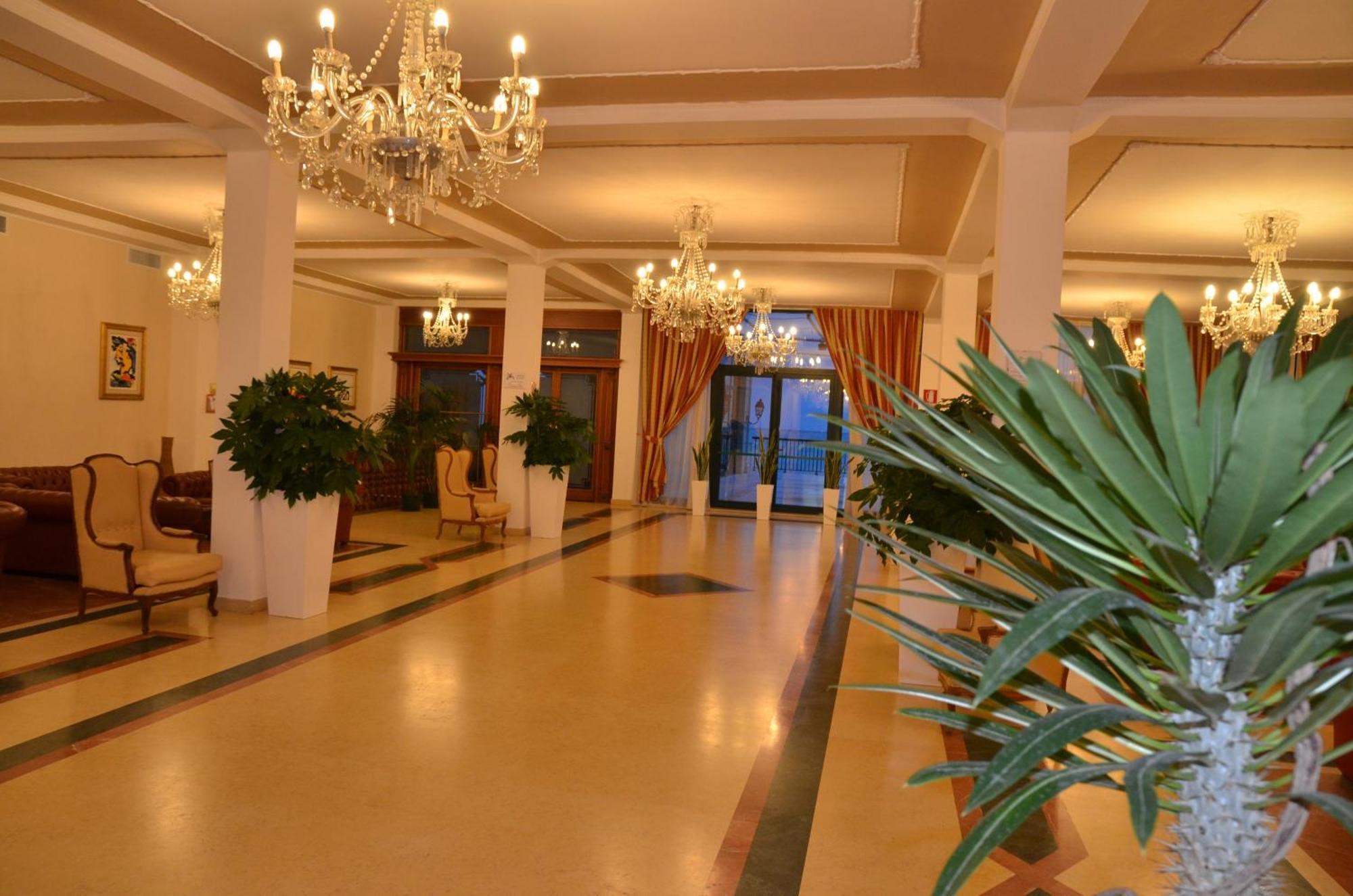Grand Hotel Montesilvano Exterior photo